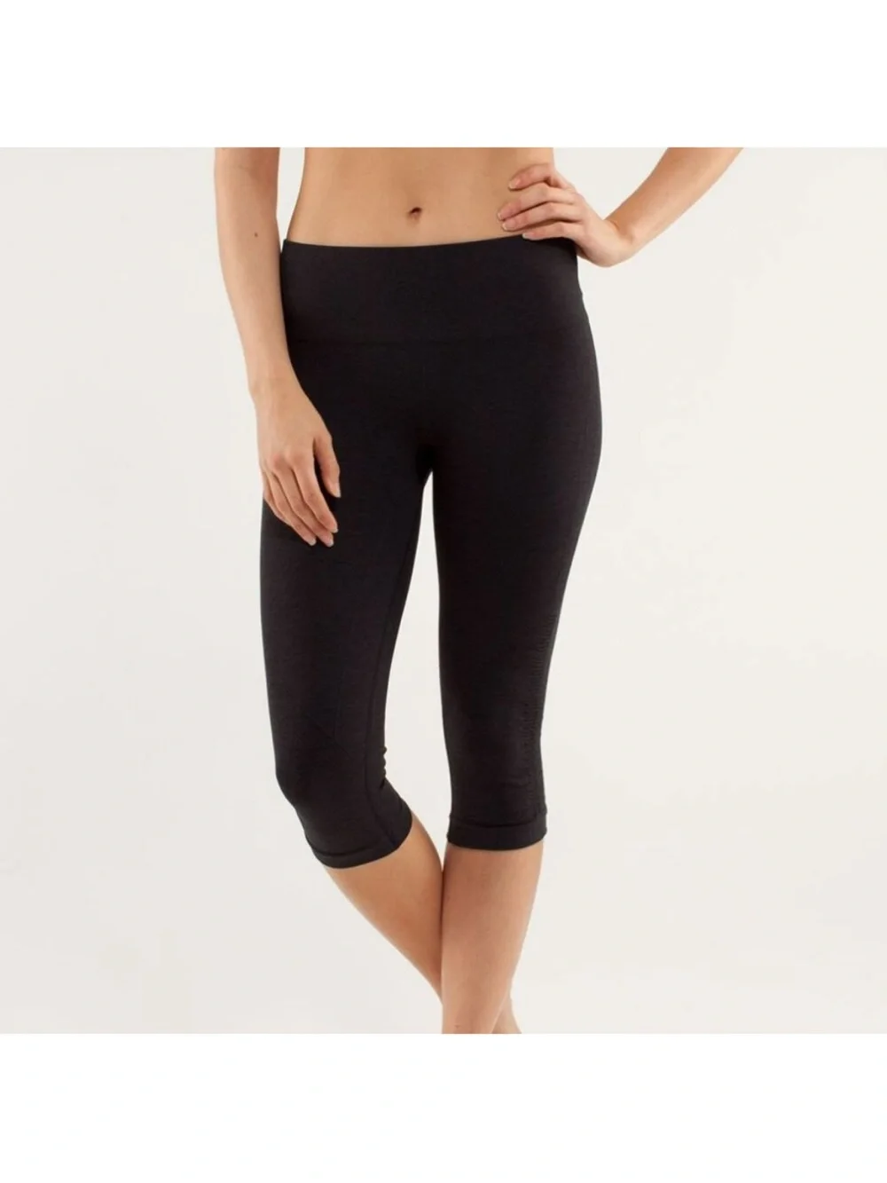 Lululemon Black Crop Low Waisted Leggings Yoga Pants Size 6
